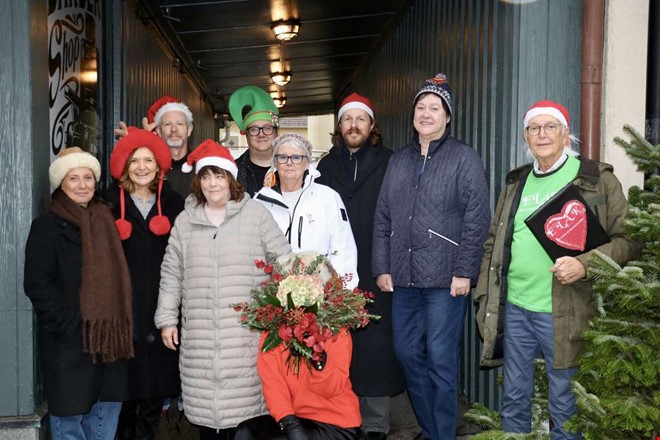 Julen invigs p torget nr rets tvling drar igng 