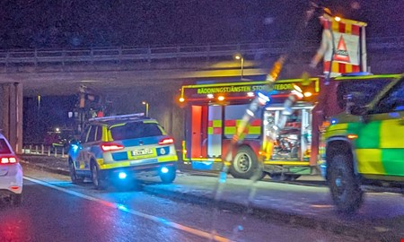 Grvmaskin krde in i viadukt vid E6  en till sjukhus