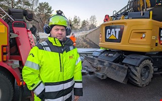 Stort arbete i full gng  vgen avstngd i flera timmar 