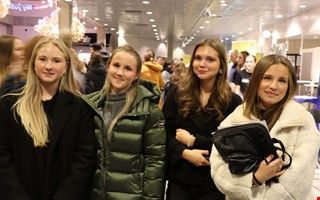 Hundratals nyfikna ungdomar intog gymnasiet