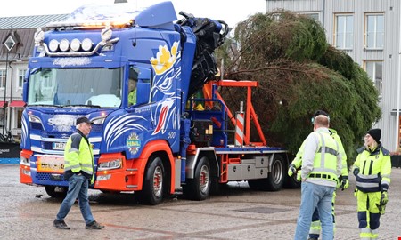 rlig tradition  nu r julgranen p plats p torget