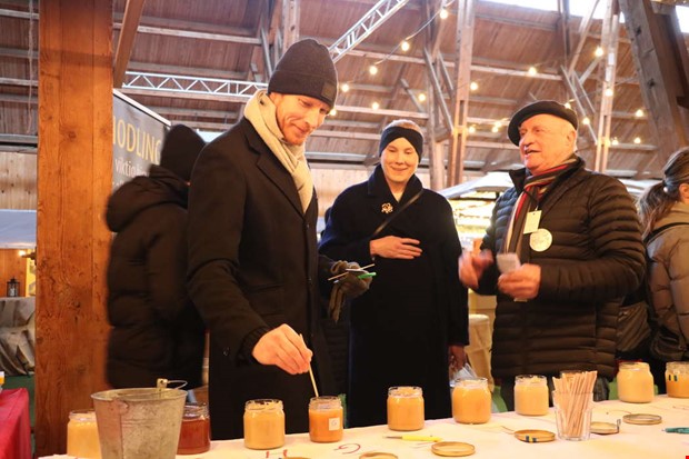 Nu ska Hallands godaste honung koras  av folket