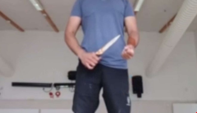 Fejkade sjlvmord p skolan  frias frn knivbrott