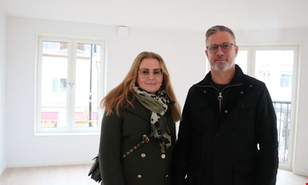 ntligen inflyttning i nya huset vid torget 