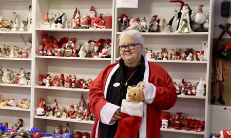 Second hand-butiken fylls av julprylar: Ett mysterium