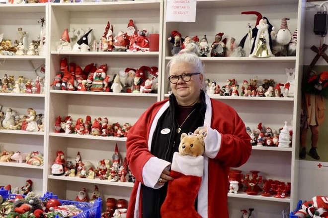 Second hand-butiken fylls av julprylar: Ett mysterium