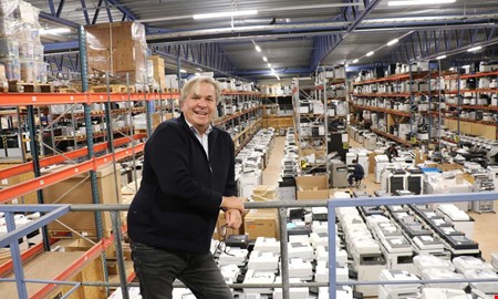 Tryggve har knackat dörr i 84 länder för sina maskiner