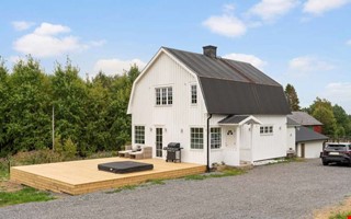 Hstgrd med stall och jacuzzi lockade mnga