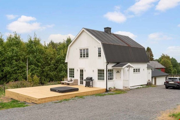 Hstgrd med stall och jacuzzi lockade mnga