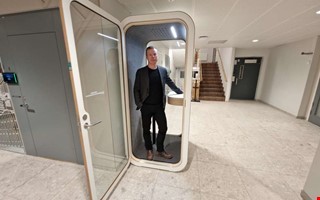 Många hemligheter för Magnus i nya uppdraget