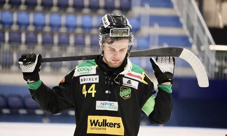 Drfr stngdes lagkaptenen av: