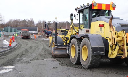 Vgen ska asfalteras  begrnsad framkomlighet