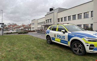 Efter brand i skola  polis hr personal och elever