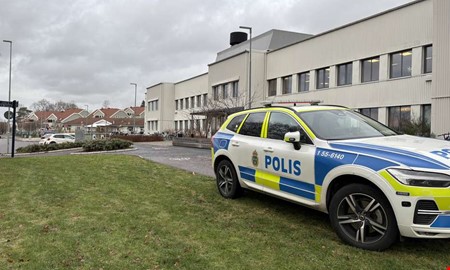 Efter brand i skola  polis hr personal och elever