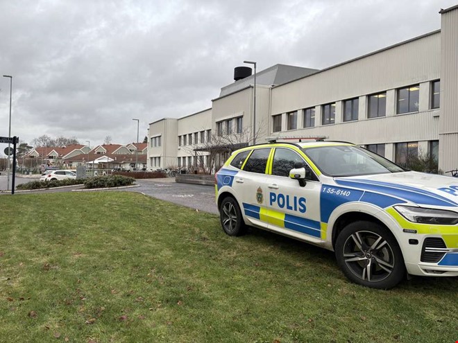 Efter brand i skola  polis hr personal och elever