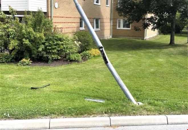 Dms: Krockade med stolpe efter drogkrning