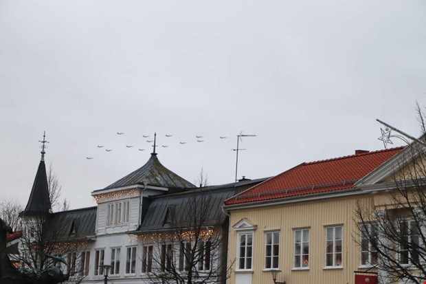 Se filmen från den årliga julgransflygningen Se filmen från den årliga julgransflygningen