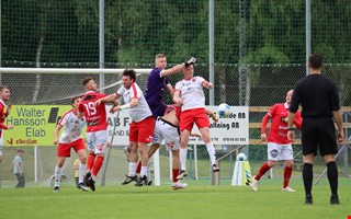 Mlvakten gr till rivalen: 