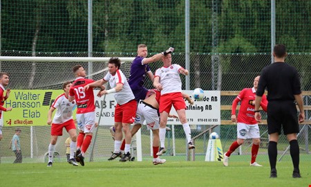 Mlvakten gr till rivalen: 