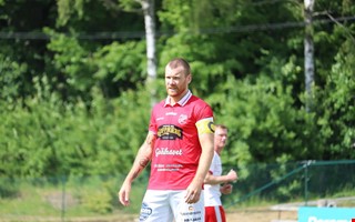 Drfr lmnar kaptenen efter avancemanget