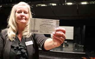 Dyra och felaktiga biljetter ett v�xande problem f�r teatern