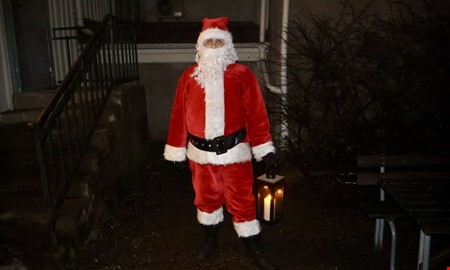 Niklas tomtar hela julafton � f�r att hj�lpa barn med cancer