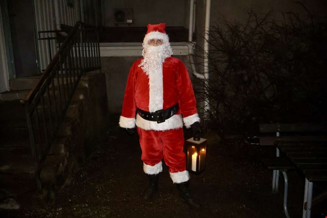 Niklas tomtar hela julafton � f�r att hj�lpa barn med cancer