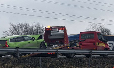 E6 helt avst�ngd efter olycka 