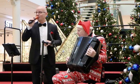 Herrey spred julst�mning p� Kungsm�ssan