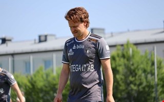 Avsl�jar: Profilen l�mnar lokalfotbollen