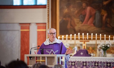 K�nda profilen l�mnar sin tj�nst � efter 28 �r