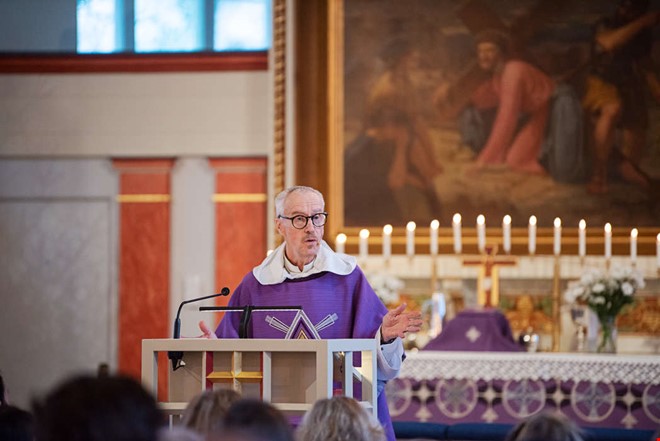 K�nda profilen l�mnar sin tj�nst � efter 28 �r