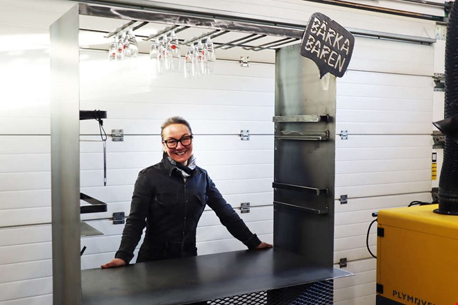 Enormt intresse n�r Anna K�rrdin lottar ut en hel bar