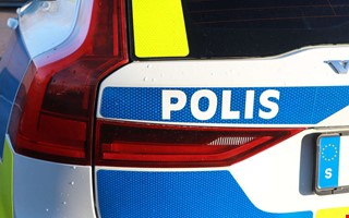 Cyklist p�k�rd av bil � ambulans kallades till platsen
