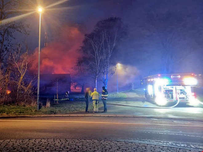 Larm om fullt utvecklad brand i byggnad i �sa