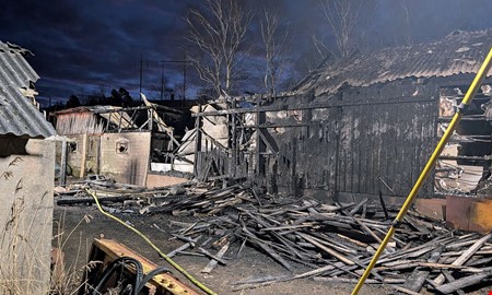 Bevakning hela natten efter stora branden i �sa