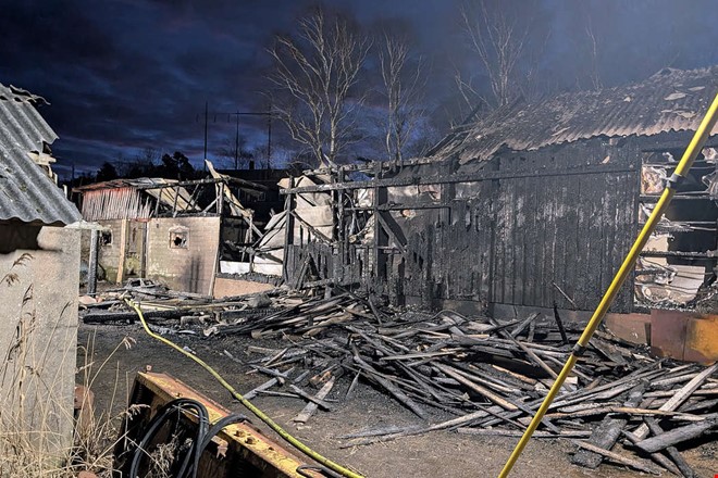 Bevakning hela natten efter stora branden i �sa