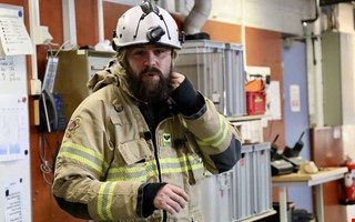 Anton testar � s� �r det att vara brandman