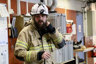 Anton testar � s� �r det att vara brandman