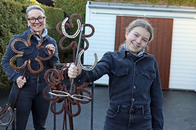 H�stskor ska hj�lpa tolv�riga Ebba att f� r�d med h�st 