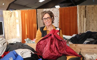 Second hand-butikens nya grepp: Kilopris p� kl�der