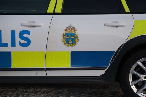 Polisen larmades om raketer mot bilar under ungdomsfest 