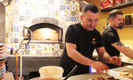 Hektiskt p� pizzeriorna i Kungsbacka p� ny�rsdagen