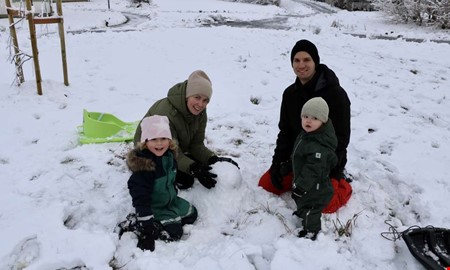 Barnfamiljer nj�t av sn�n: �Som de har l�ngtat�