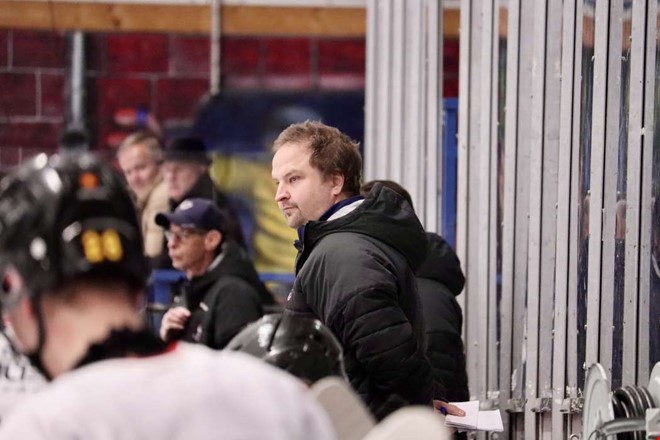 Sn�ov�dret stoppar matchen 