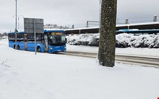 Flera busslinjer indragna � halt v�glag st�ller till det