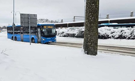 Flera busslinjer indragna � halt v�glag st�ller till det