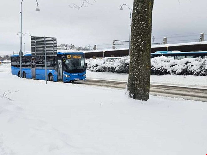 Flera busslinjer indragna � halt v�glag st�ller till det