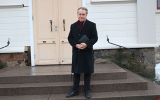 Ny p� jobbet � Tommy h�lsas v�lkommen i f�rsamlingen