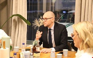 Minister p� bes�k i Kungsbacka